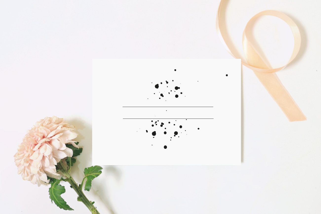 Cartão de agradecimento de estilo minimal branco com tinta espalhada preta