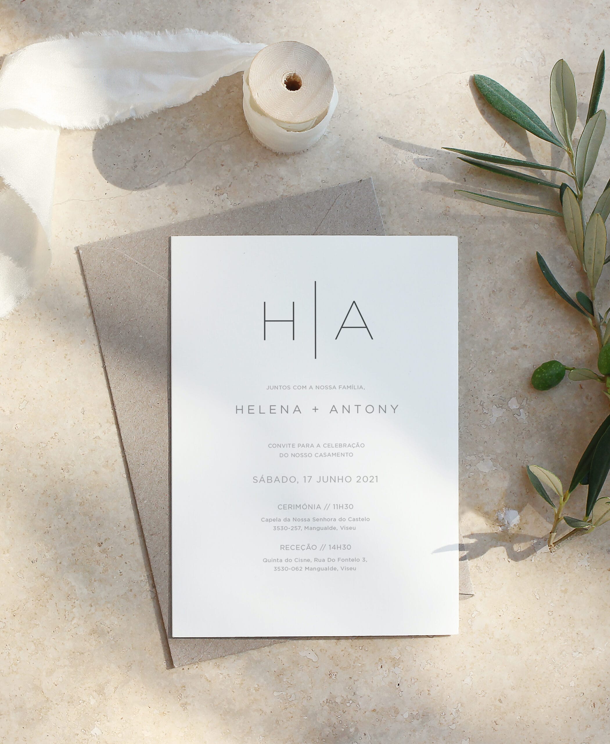 Convite de Casamento Tipográfico com envelope cinzento escuro