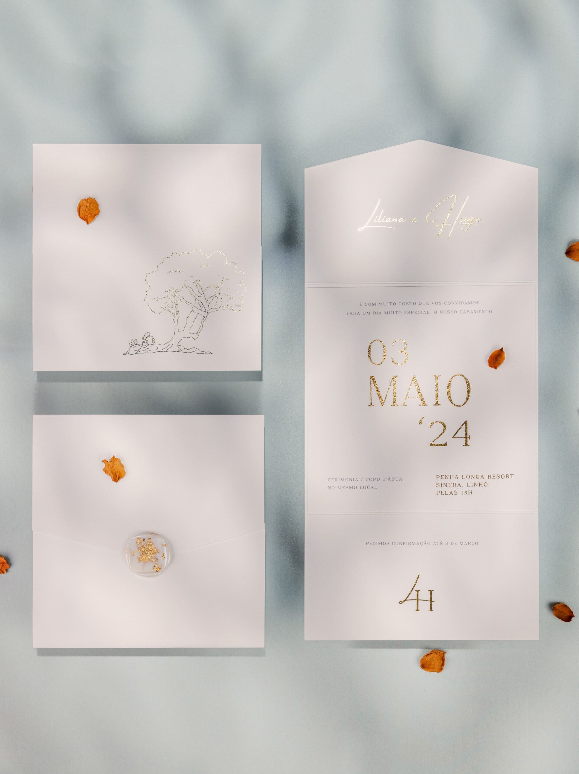 Convite de Casamento com detalhes em dourado e envelope com lacre em branco e detalhes em dourado
