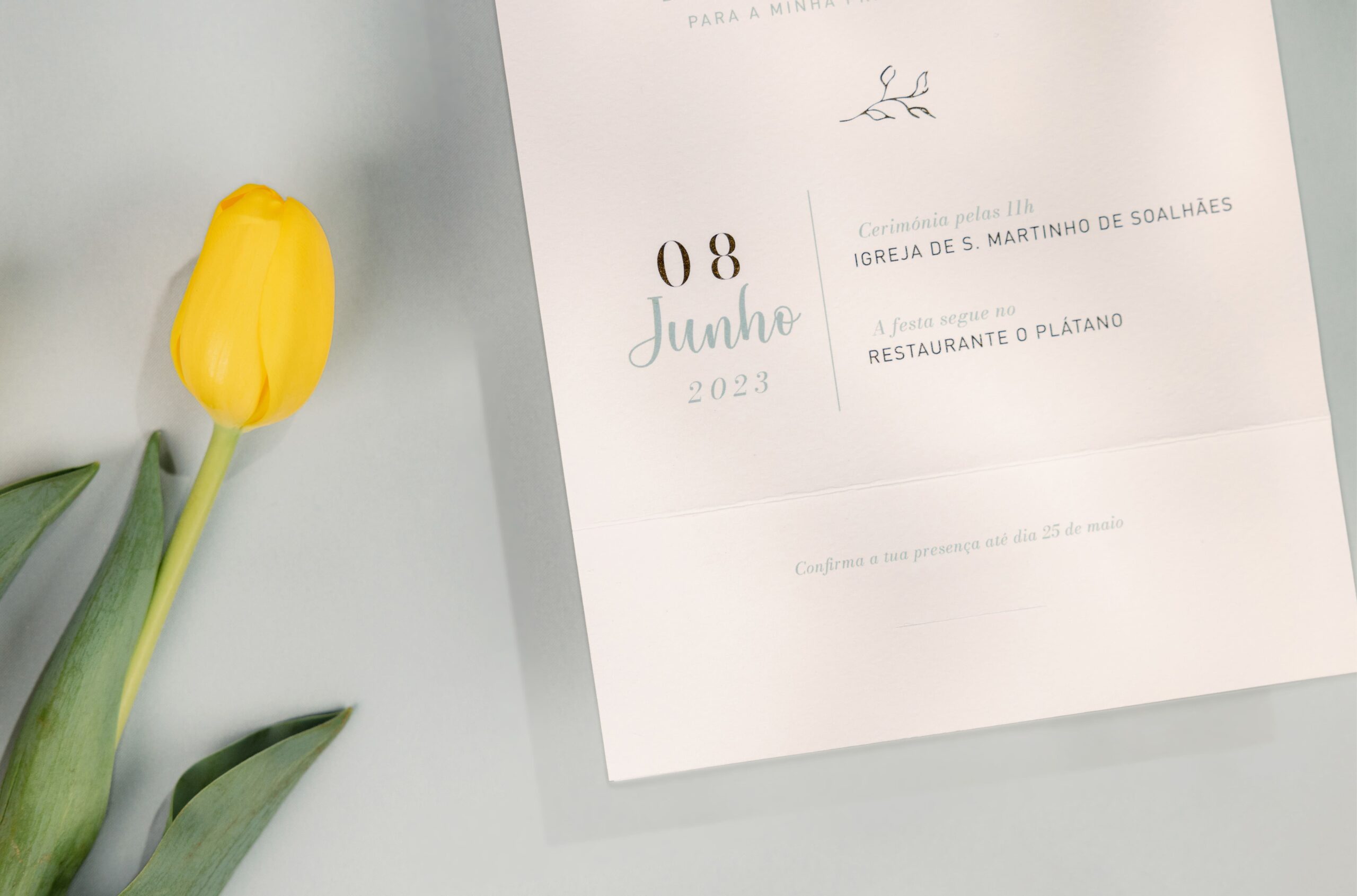 Convite de Casamento com detalhes florais