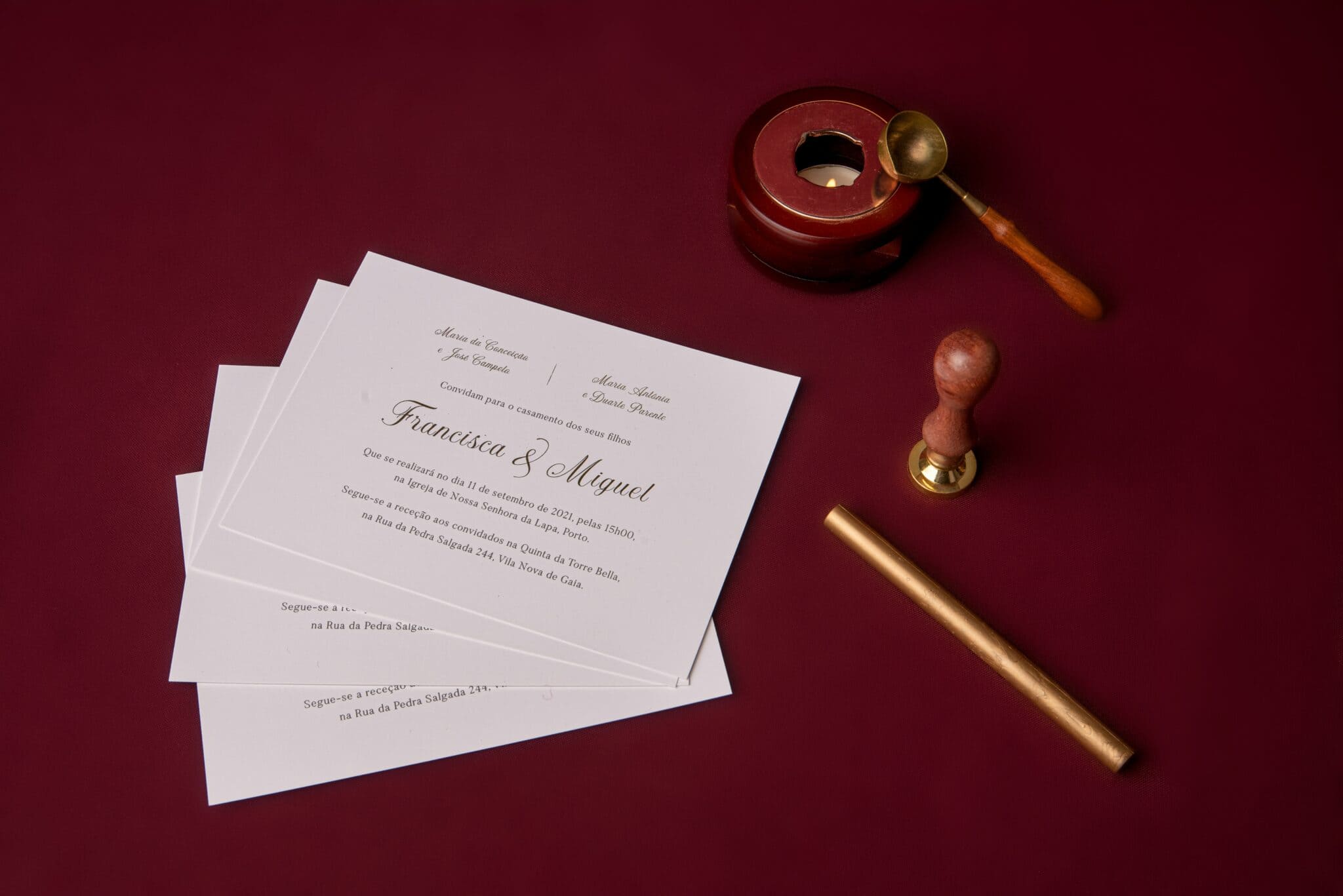 Convite de Casamento com detalhes em dourado
