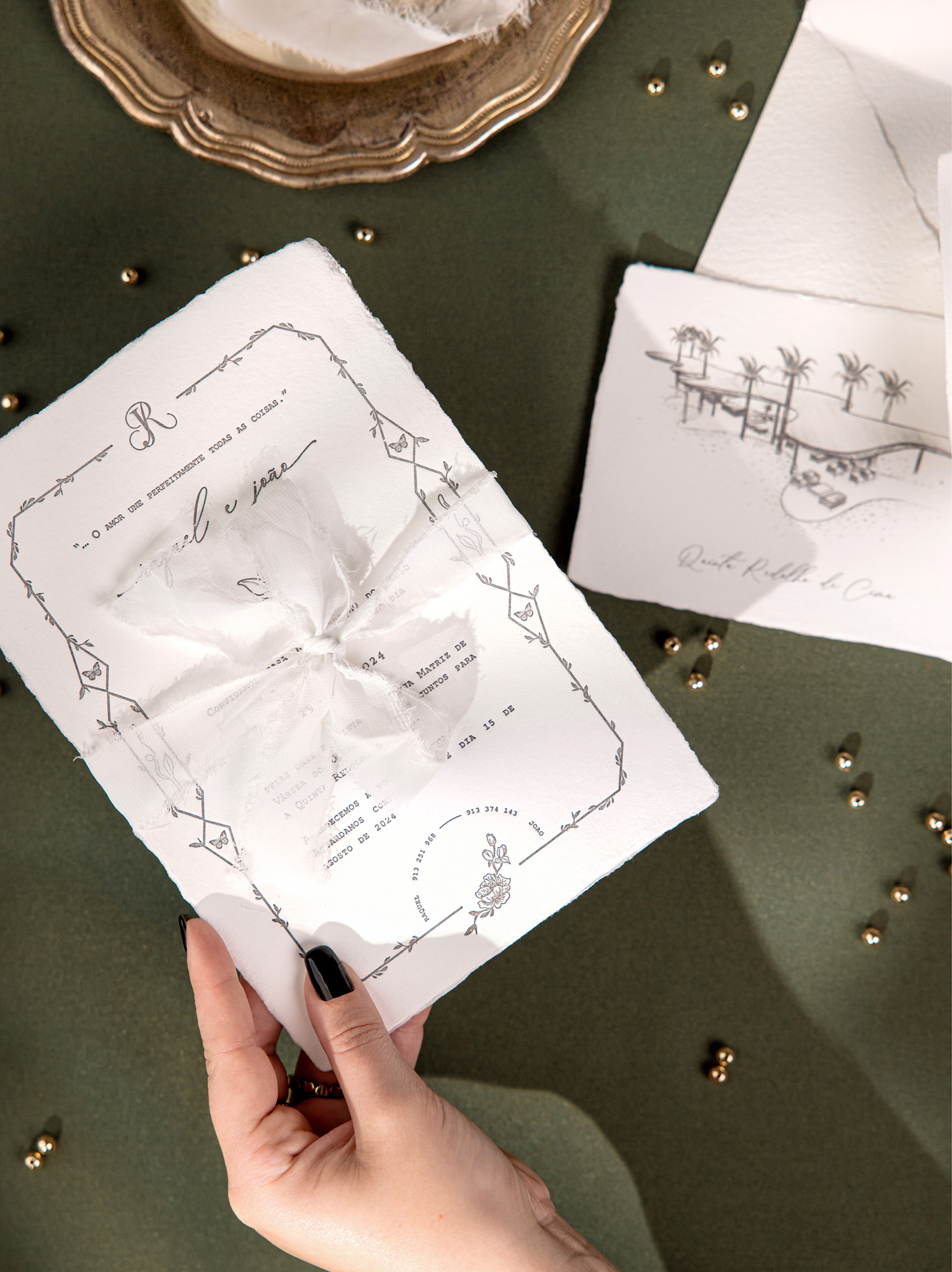 Convite de Casamento Ilustração com detalhes florais verdes e fio branco