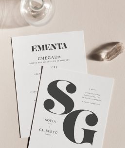 Convite de casamento de estilo tipografico com as letras SG pretas e fundo branco